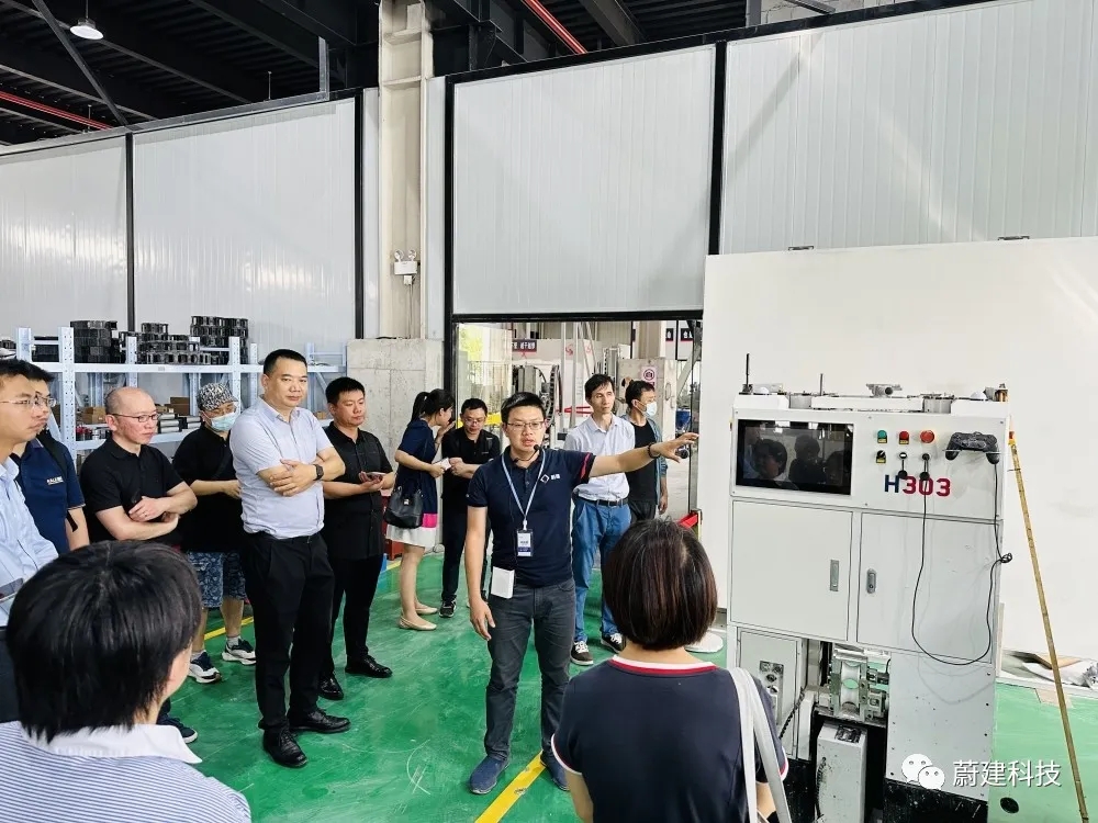 上海市建筑材料行业协会干混砂浆分会会长、同济大学张永明教授率团来蔚建进行交流参观
