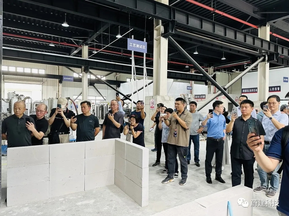 上海市建筑材料行业协会干混砂浆分会会长、同济大学张永明教授率团来蔚建进行交流参观