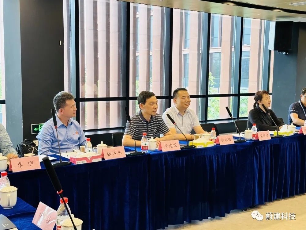 上海市建筑材料行业协会干混砂浆分会会长、同济大学张永明教授率团来蔚建进行交流参观