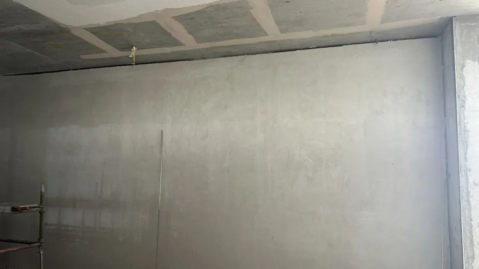 50℃高温的沙漠地带，蔚建抹灰机器人在阿联酋“抹”出完美墙面