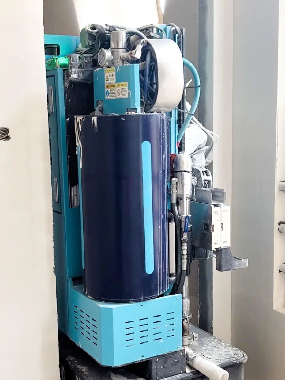 狭小空间里精准作业 蔚建喷涂机器人圆满完成智鑫慧谷人才公寓项目