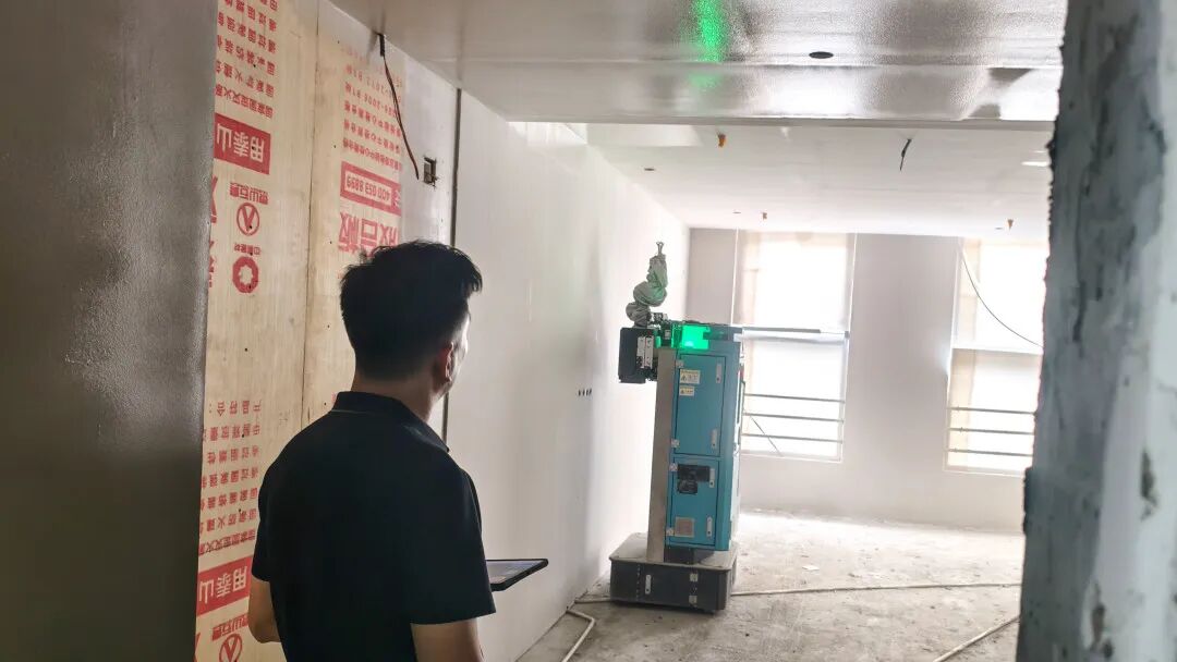 狭小空间里精准作业 蔚建喷涂机器人圆满完成智鑫慧谷人才公寓项目