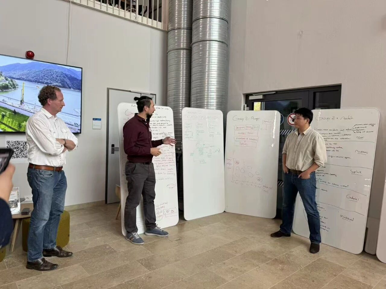 蔚建科技受邀参加欧洲建筑机器人解决方案研讨会（CoRoSL2025）蔚建科技CTO毛家振博士受邀参会 分享了蔚建科技在建筑机器人领域的技术成果及项目应用案例