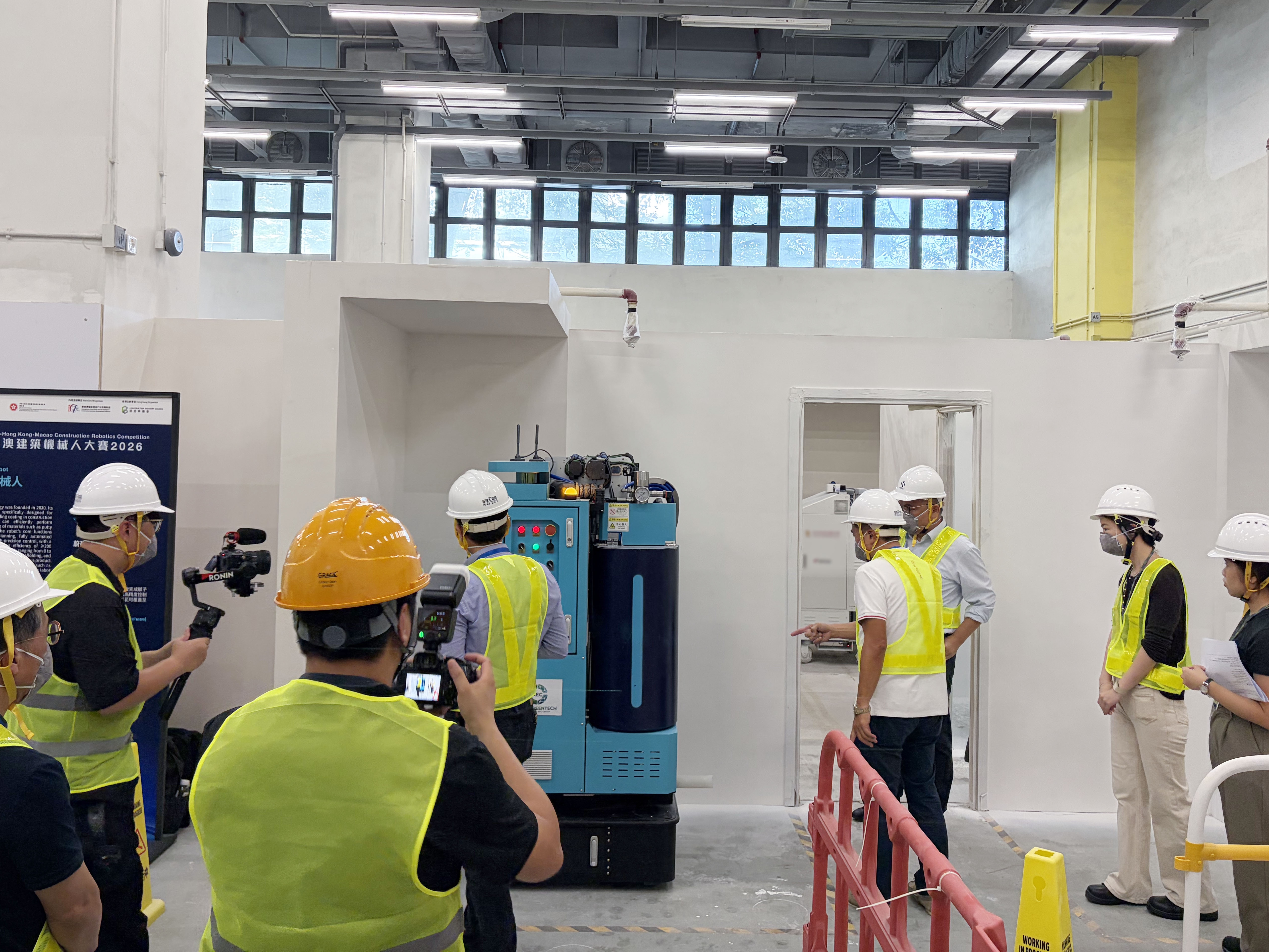 以“质”取胜:蔚建喷涂机器人获粤港澳建筑机器人大赛香港赛区“质量之星”(图3) 以“质”取胜:蔚建喷涂机器人获粤港澳建筑机器人大赛香港赛区“质量之星”(图3)